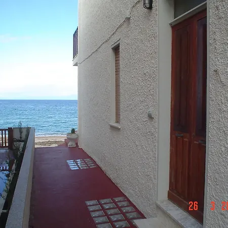 Apartment On The La Rena Beddha